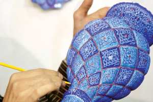 نمایشگاه تولید صنایع دستی در خانه تاریخی زند قم برپا شد