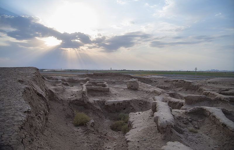 دیوارکشی 3 محوطه تاریخی در قم آغاز شد