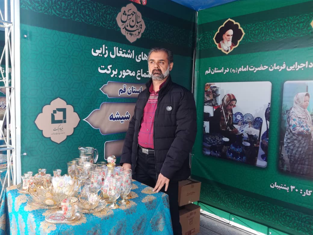 بازدید رئیس ستاد اجرایی فرمان حضرت امام(ره) از نمایشگاه صنایع‌دستی قم