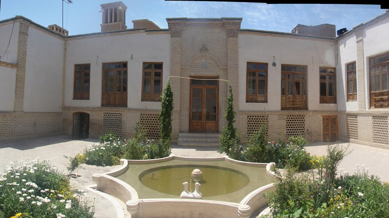 خانه امام خمینی(ره) در صدر بازدید از آثار تاریخی قم