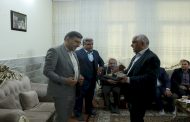 اعطای نشان قدیمی‌ترین نقش یوزپلنگ ایرانی به نماینده مردم قم در مجلس شورای اسلامی