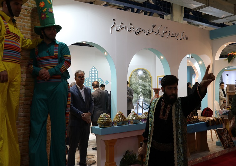 پرده‌خوانی و نقالی هنرمند قمی در نمایشگاه بین‌المللی گردشگری تهران
