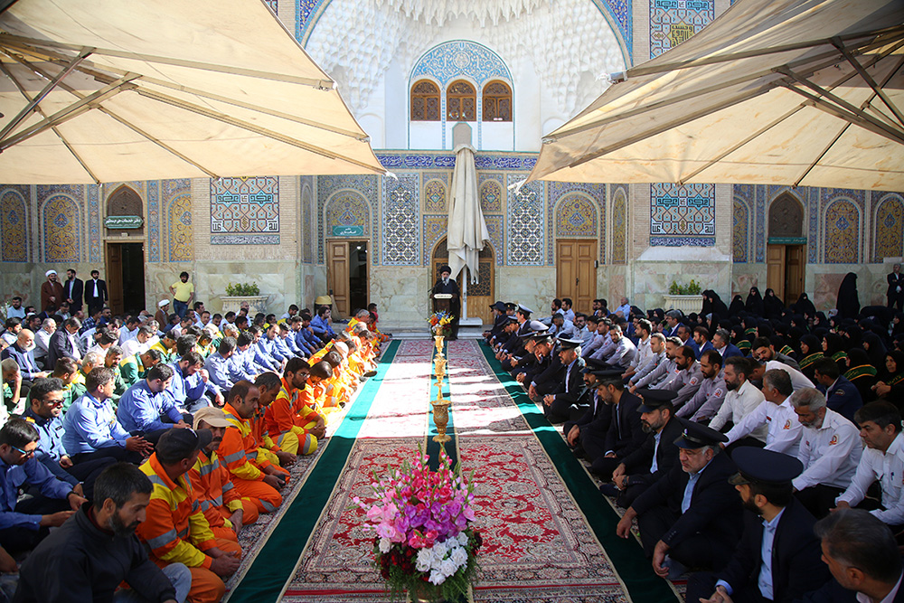 حضور کارکنان میراث‌فرهنگی قم در آیین‌ خطبه‌خوانی دهه کرامت