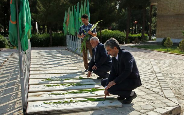 گزارش تصویری ادای احترام کارکنان میراث‌فرهنگی قم به مقام شامخ شهیدان